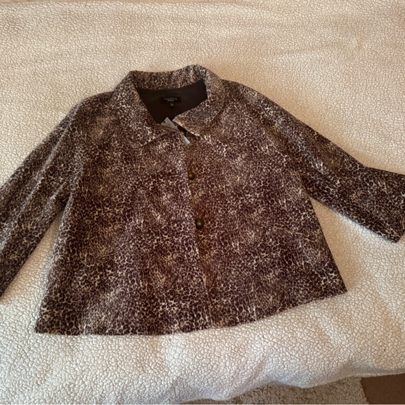 Velvet jacket by Talbots in subtle leopard print. Very pretty - Picture 1 of 8